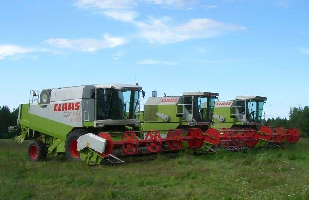 Syksyä ootellessa
Lexion 430 ja 2x Dominator 68
Avainsanat: Claas