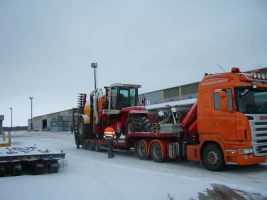 Oulun satamassa
Vervaetin haussa kevät-talvella -09
Avainsanat: Vervaet scania