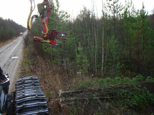 Energiapuuta..
Metsätien reunan siivoamista..
Avainsanat: Ponsse naarva1600/40