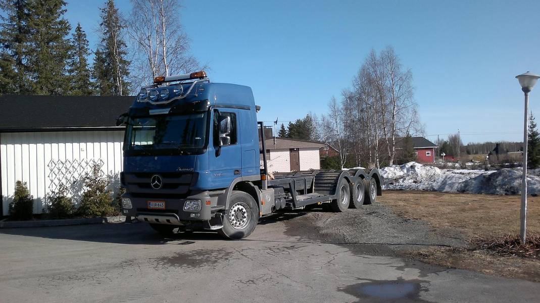 MB Actros
Mersu kevättalvella 
Avainsanat: mb actros lavetti