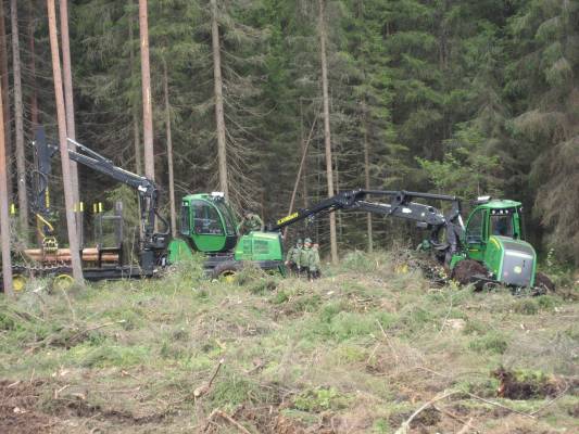 Finnmetko 2008
Hinausnäytös jontikalta
Avainsanat: Johndeere metko