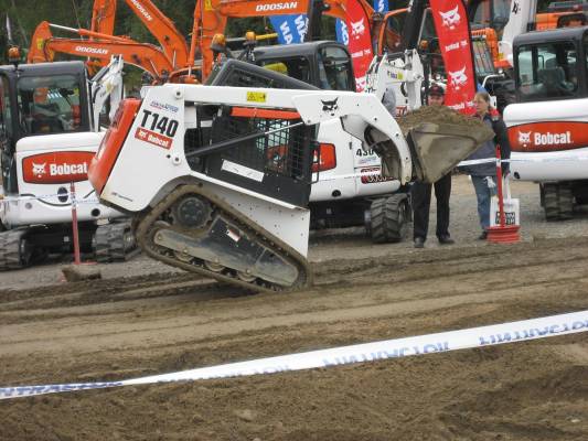 Finnmetko 2008
Bobcattimiehen kahvitauko
Avainsanat: bobcat metko