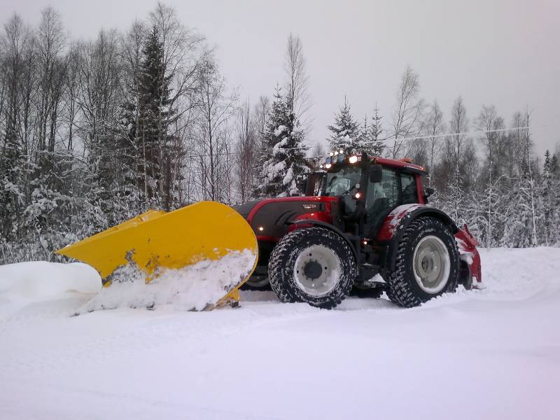 Valtra T182 Direct
Directillä toistatalvea töissä 
Avainsanat: Direct Valtra Huki