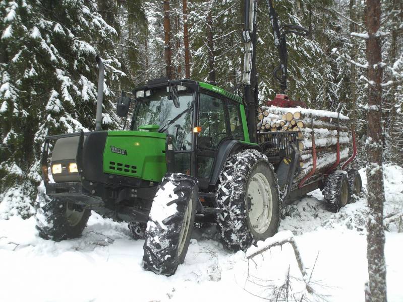 6350
Kapuloita tien varteen. Roudan muodostuminen näyttää melko heikolta, ei edes -10c pakkasia tähän mennessä ollu. Suollakin ois puita levällään...
Keywords: 6350 4469