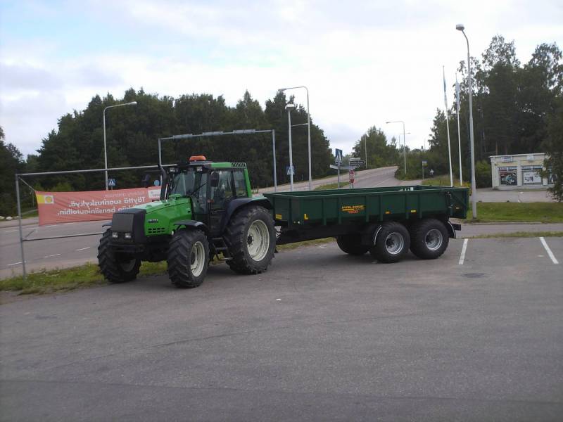 Valtra 8150 & Palmse Trailer 1500
Kahvipaussi hiljaisena sunnuntaiaamuna.
Avainsanat: 8150 palmse