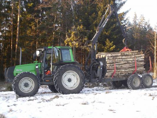 Valtra 6350 & Nokan 4469+Mv104wd
Koivukuitua kärräämässä.
Vihdoin tuli pakkasia, niin kestää ajaa puut pellon yli.
 
Avainsanat: 6350 Nokka