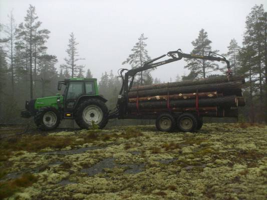 Valtra 6350HTT & Nokka 4469+MV104WD
Ylispuuhakkuuta -09. Hieman takapainoista menoa..
Avainsanat: 6350 nokka