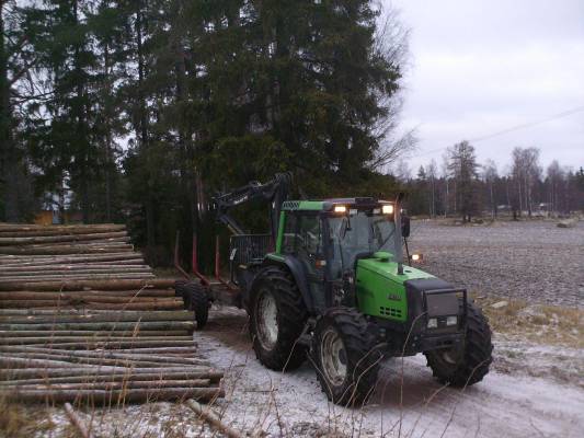 Valtra 6350HT & Nokka 4469+mv104wd
Laanilla uutta lähössä hakemaan. Routa ois kiva kaveri..
Avainsanat: 6350 nokka