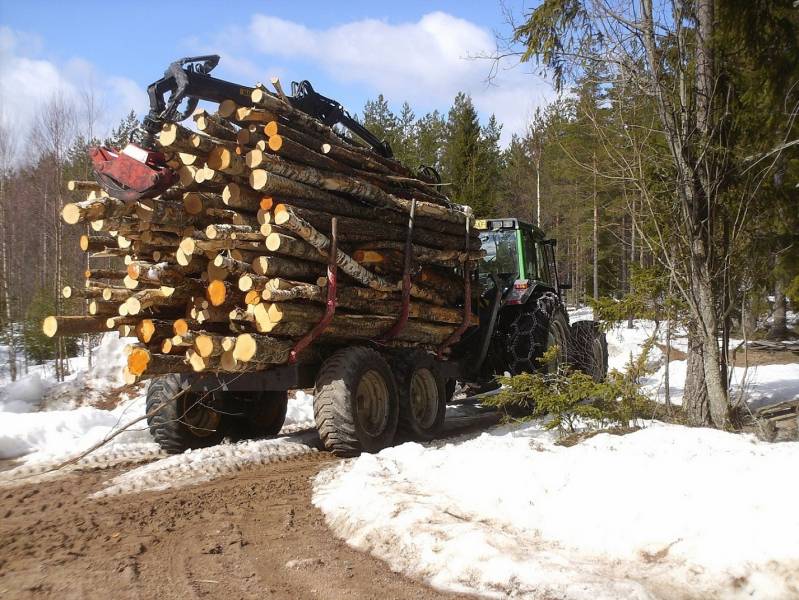 Nokka 104wd+ Valtra 6350
Kaverille klapi tarpeita kiikuttamassa. Alkaa olemaan jo kantavuus kuormaa..
Avainsanat: 6350 nokka