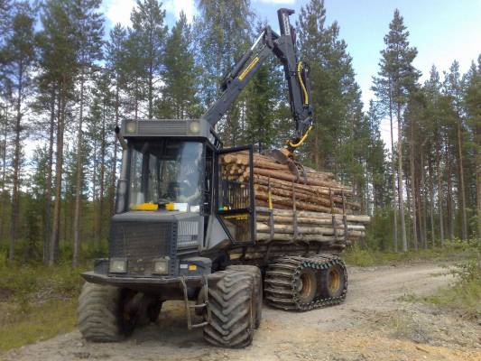 Ponsse S10 Caribou
Seka kuorman kans ajelemassa
Avainsanat: Ponsse kuitu