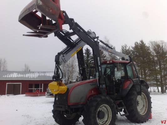 Valtra T140 & Kesla 304T
Pitäs jonkinlainen kourateline tuohon rakennella vielä ni sais etukuormaajaa käyttää huoletta
Avainsanat: valtra kesla