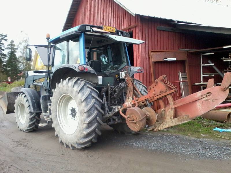 Jotain uutta,jotain vanhaa ja jotain sinistä...
Valtra N92 + Sampo 2x16 L
