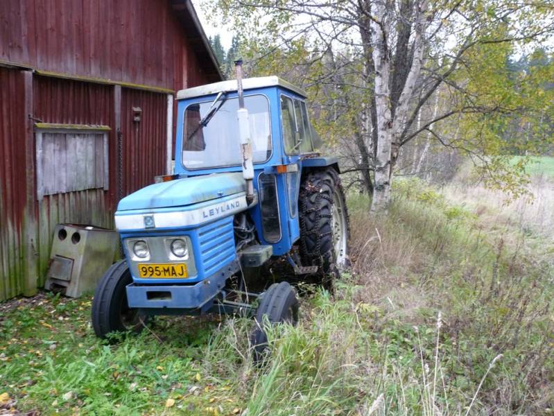 Leyland 272
Pari vuotta seisonut entinen leukkumme
Avainsanat: leukku leyland