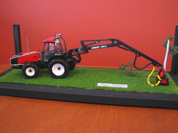 Valtra F-line
Valtra F-line Keto 51 Victor -kouralla. 1:35
Avainsanat: f-line keto victor pienoismalli loglift traktorimoto