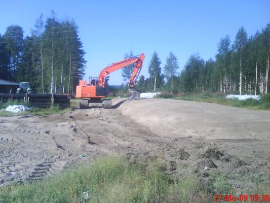 rehukasan naamiointi
135 hitachilla on vähän kuuma niin aukasin kone pellin et vähän pyöris viileempänä
Avainsanat: hitachi