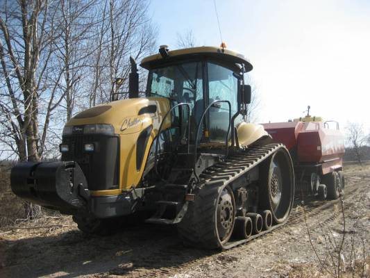 Challenger MT765 ja CaseIH 540 RC
Nurmossa ruokohelpeä paalaamassa
Avainsanat: Challenger MT765 CaseIH 540 RC