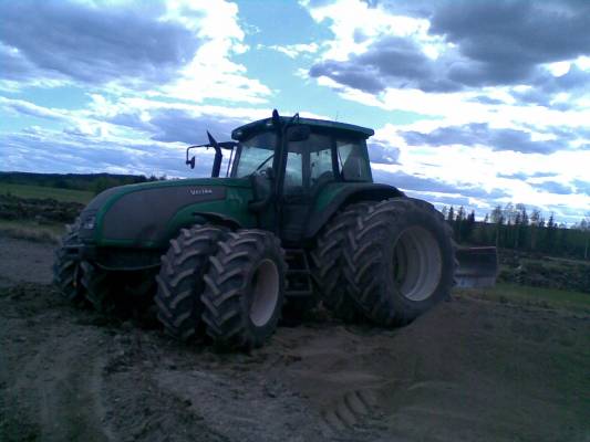 valtra t´120´ + vm250
nyt on sitä voimaa sitten tässäkin..
Avainsanat: valtra t 120 vm 250