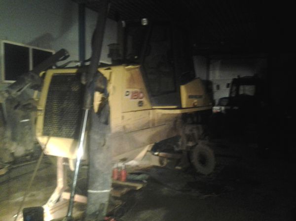 Vuosi huolto meneillään
New holland d180 v.07
Avainsanat: puskukone