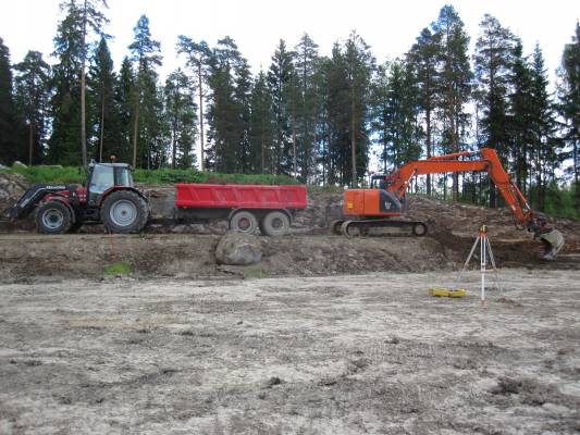 hitachi 135 ja massey ferguson 6280
vanhaa tie pohjaa kuorimassa hallin alta
Avainsanat: hitachi