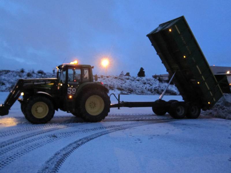 john deere ja kire 
talven ensimmäinen lumi kuorma kipattuna
Avainsanat: john deere