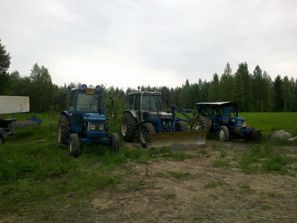 Eikä tässä vielä kaikki...
Ford 6610, 7810 silver jubilee ja fordson super major riukuvammas.
Avainsanat: ford fordson