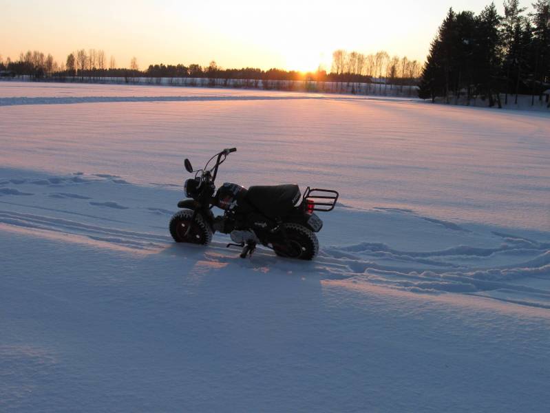 Honda monkey -94
manki vähä siistittynä
Avainsanat: Honda monkey