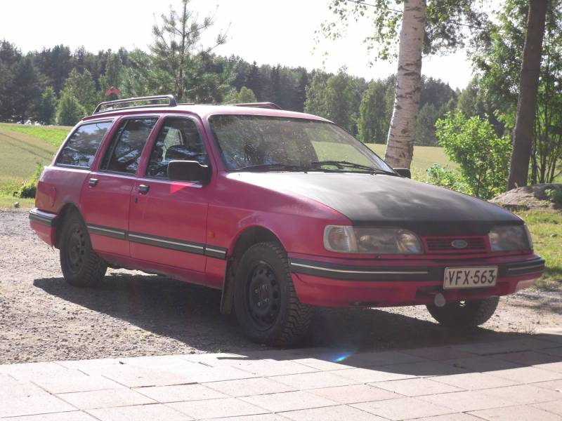 ford sierra 2.0i -92
sierra mustalla konepellillä
Avainsanat: ford sierra