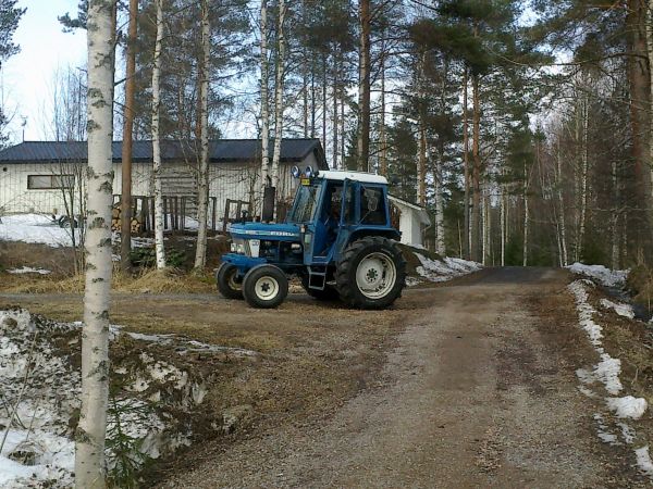 Foortti
Alkaa se kevät tännekkin tulla.
Avainsanat: Ford 6610