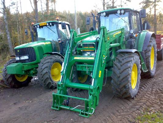 JD:t
Koeajossa oleva John Deere 6930AP + 753 ek ja JD 6620
Avainsanat: John Deere 6930 AP 6620 753