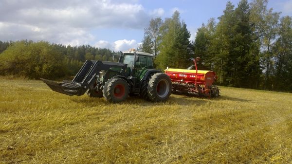 Kuvia kesältä -14
Syysvehnän suorakylvöä
Avainsanat: Fendt 818 Junkkari Maestro Direct 4000