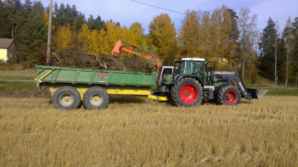 Kuvia kesältä -14
Ojan perkausta
Avainsanat: Hitachi EX120 Fendt 818 Tempo 15PRO