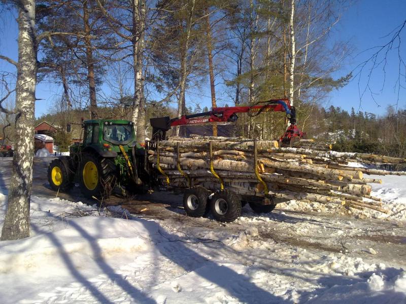 Polttopuu kuorma
Patu 655, Evi kärri ja JD 6620 koivun ajossa.
Avainsanat: patu 655 evi