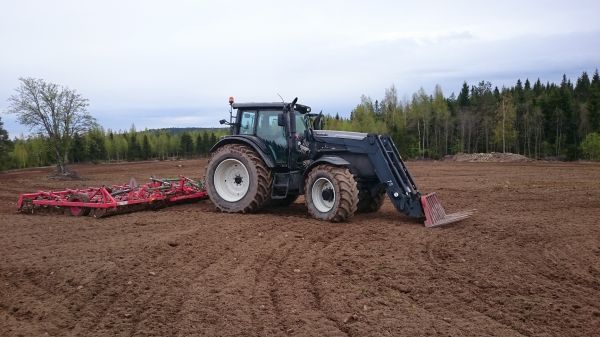 Valtra T171A revolution ja Ares
Toukotöitä viimekeväältä
Avainsanat: ares valtra revolution