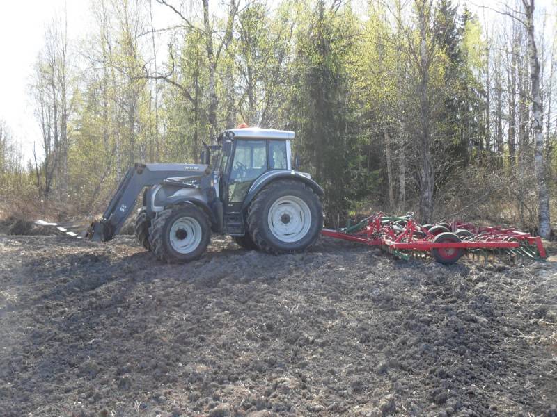 Äestystä keväällä 2011
valtra c130 & ares 630
Avainsanat: ares valtra c