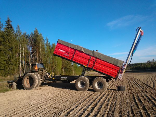 valmet 702, junkkari ja jussi
Vain turbo puuttuu..
Avainsanat: valmet