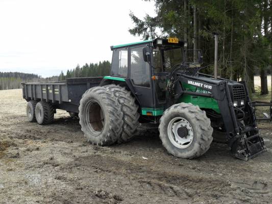 805 ja maansiirtokärry
Avainsanat: valmet 805 tuhti