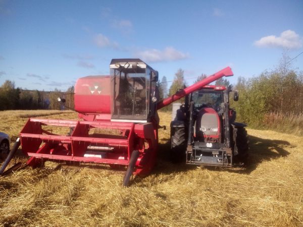 mf 20 ja valtra t170
Apuvirtaa antamassa.
Avainsanat: mf 20 t170