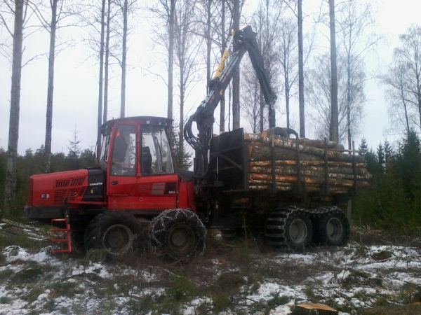 Komatsu 865
Aukon reunalla 
Avainsanat: komatsu 865