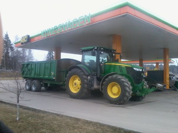 Joh Deere 7230 R
tuli ruokatunnilla vastaan 
Avainsanat: john deere 7230 rf