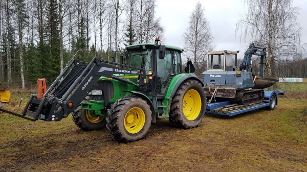 John Deere 6320 ja Pel-Job eb68
Koneet kyydissä
Avainsanat: John Deere 6320 Pel-Job