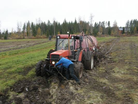 Zetor 9540 + Tempo 8
Lietteen ajo
Avainsanat: Zetor 9540 Tempo