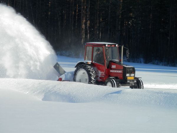 Valmet 305 + Esko 250 H
Linkoamassa
Avainsanat: Valmet 305 esko