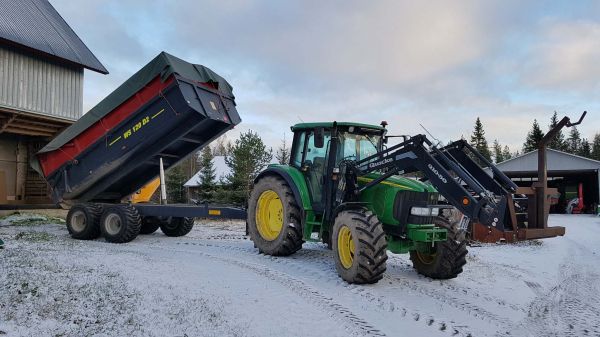 John Deere 6320 ja Tuhti 120 ws D2
kippausta
Avainsanat: John Deere 6320 tuhti