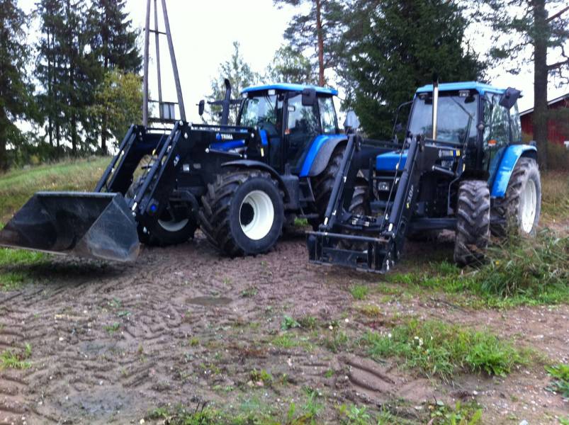 Uutta ja vanhaa
TM tuli ja 6640 oottaa lähtöa 
Avainsanat: Temmi TM 175 new holland nyykkäri 6640