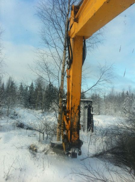 Napsuttelua
Ajan kulus rakentelin tommosen.
Pellon kulman oikaisua ja puron perkausta enimmistä,niin ei koneen päälle tule.
Avainsanat: napsutin