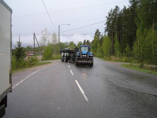 Piennarmurskeen ajoa
Avainsanat: new holland