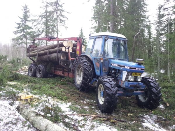 Ford 6610, Tempo ja Hakki 2501
Puunajoa
Avainsanat: Ford Hakki Tempo