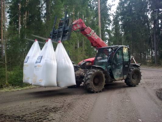 Apulannan vientiä pellolle
faresini
Avainsanat: faresin