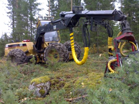 skosjan
Levolla
Avainsanat: Metsäkoneet