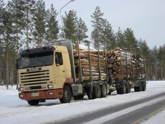 Mäki-Leppilampi 143H
Tyylikäs 143H Kokkolan satamatiellä.
Avainsanat: 143 scania kokkola